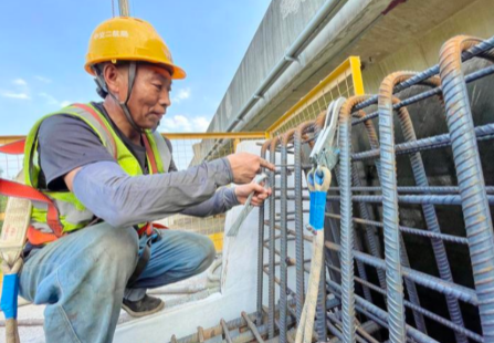 京津塘高速公路（天津段）改扩建工程全速推进
